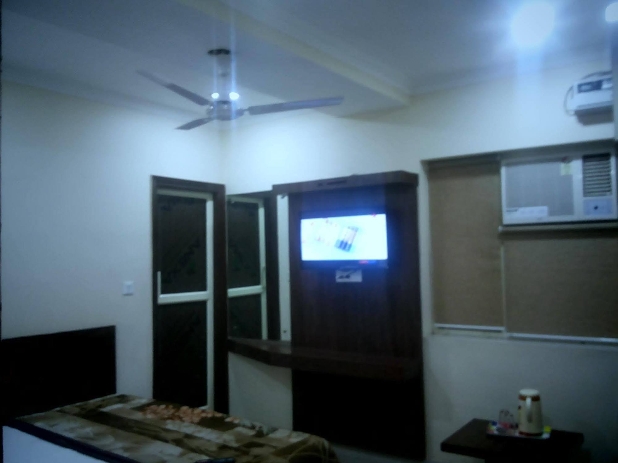 Hotel Pink City @ Opposite New Delhi Railway Station Paharganj Экстерьер фото